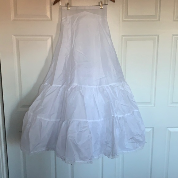 Davids Bridal Two-Tier Medium Fullness A-Line Slip Size 6 NWT - Picture 1 of 4